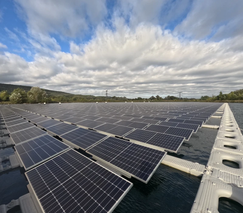 Des blocs d'ancrage sur mesure pour la plus grande plateforme solaire flottante de France : O’MEGA